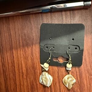 One pair of shell style